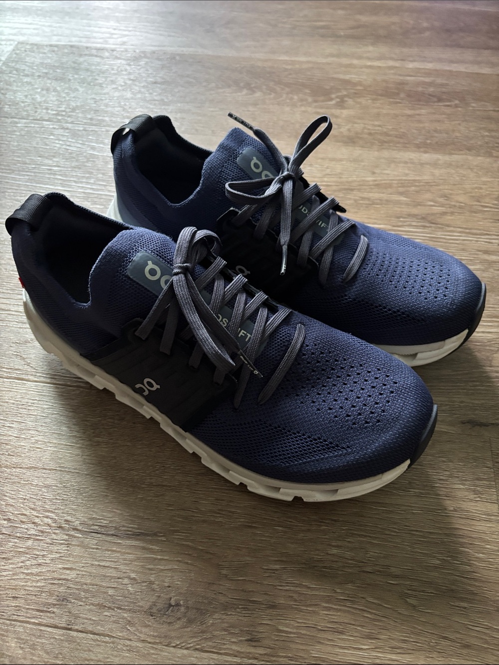 On Cloud Cloudswift Men’s Running Shoes. Size 9.